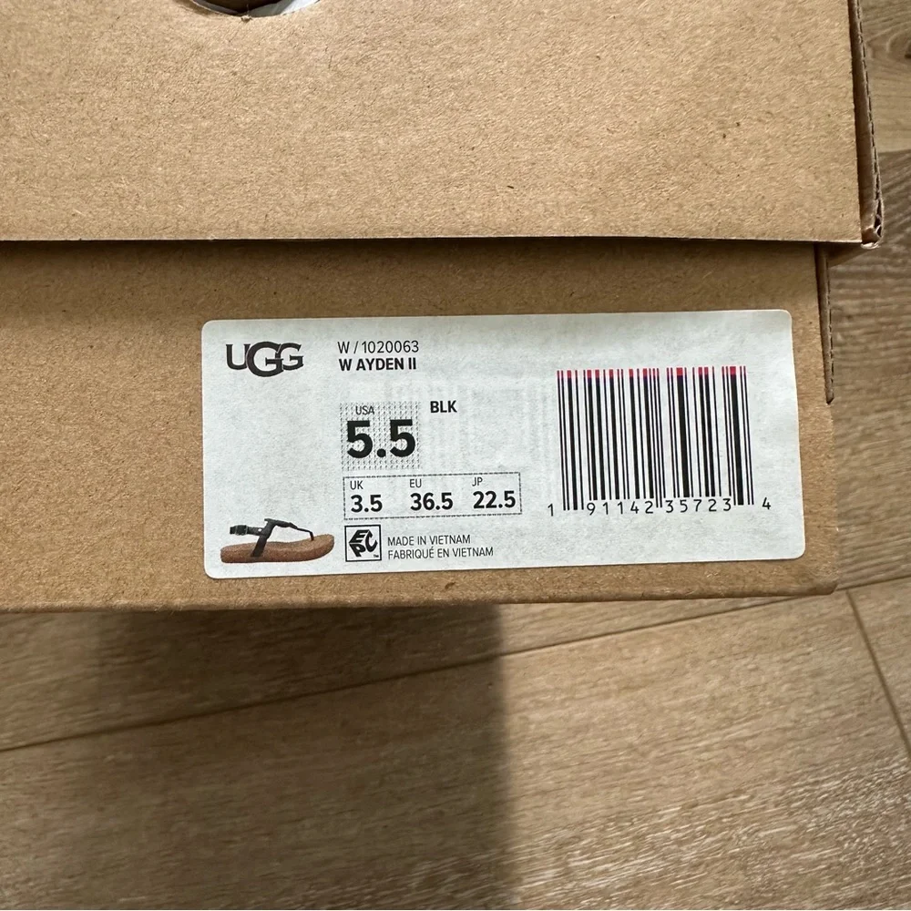 Ugg Ayden sandals - Picture 4 of 4